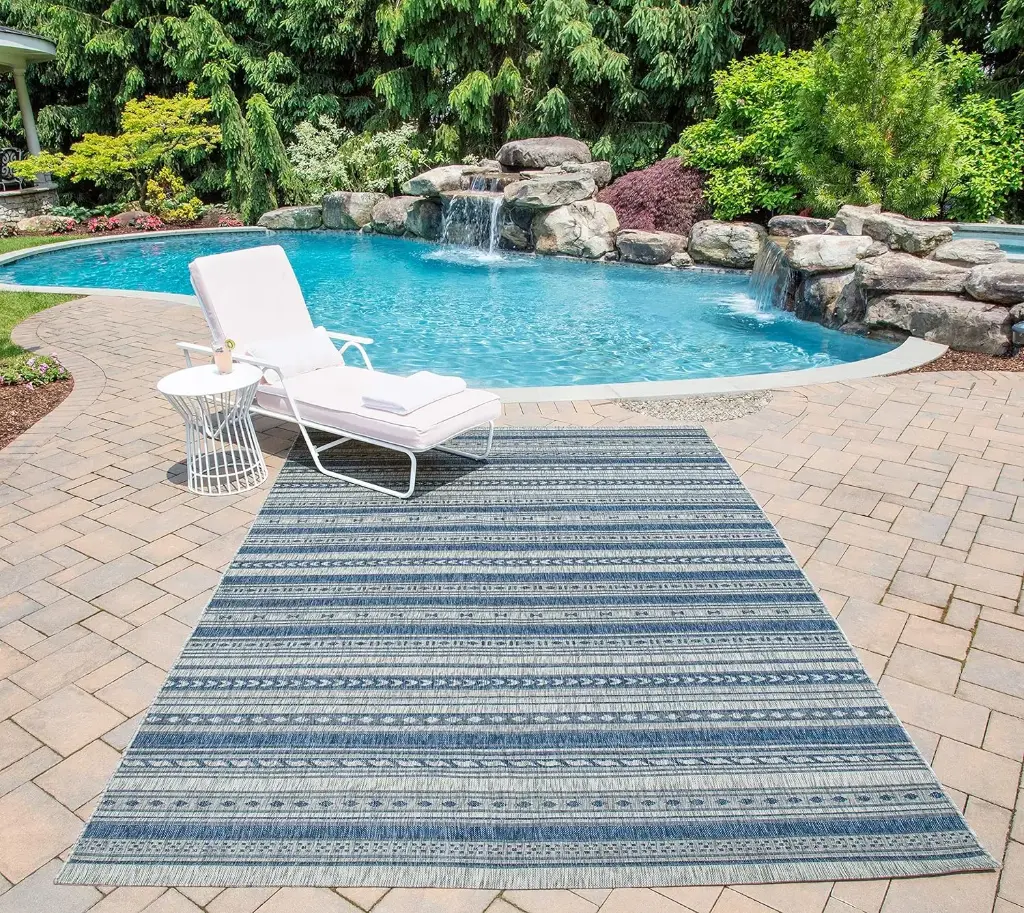 OUTDOOR BLUE/WHITE HAND TUFTED RUG